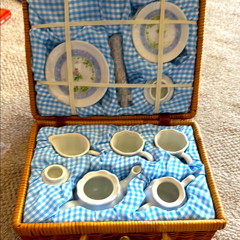 Vintage White Ceramic Tea Set in Wicker Basket— in excellent condition!